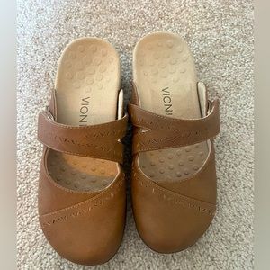 EUC Vionic Women’s Shoes Size 7